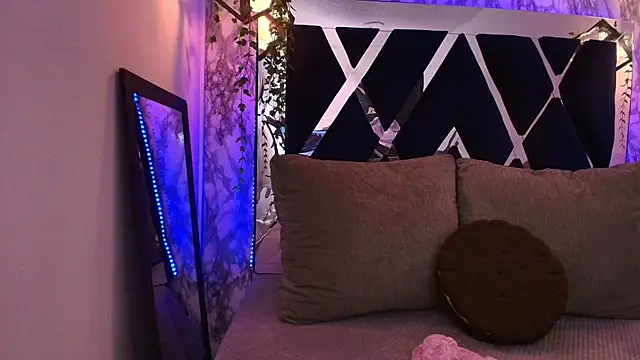 charlotte bluee online show from 01/12/26, 06:35