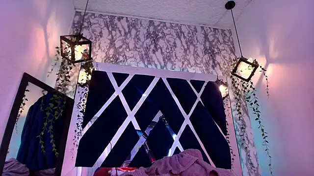 charlotte bluee online show from 02/05/26, 06:34