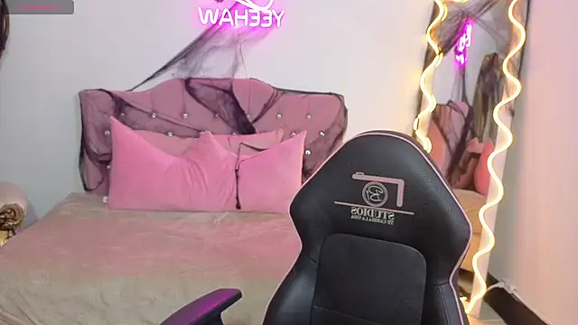 LUDO KITTY TAY online show from 10/18/25, 03:20