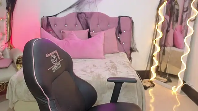 LUDO KITTY TAY online show from 10/19/25, 03:40