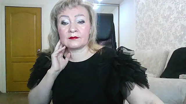 Snapshot of Victoria_secrets_ chatting on 11/21/25, 04:11 Victoria secrets online show from 11/21/25, 04:11