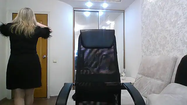 Snapshot of Victoria_secrets_ chatting on 11/29/25, 07:00 Victoria secrets online show from 11/29/25, 07:00