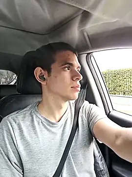 Snapshot of xXDavisXx chatting on 10/21/25, 02:40 xXDavisXx online show from 10/21/25, 02:40