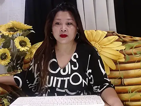 Snapshot of UrSweetClassyPinay chatting on 06/06/26, 06:23 UrSweetClassyPinay online show from 06/06/26, 06:23