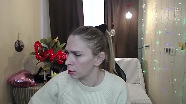 TessaDaybreak online show from 02/18/25, 07:21