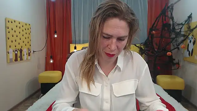 TessaDaybreak online show from 10/10/25, 07:29