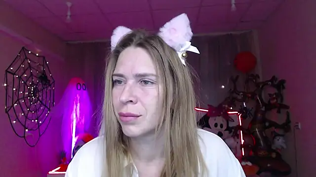 TessaDaybreak online show from 10/28/25, 07:56