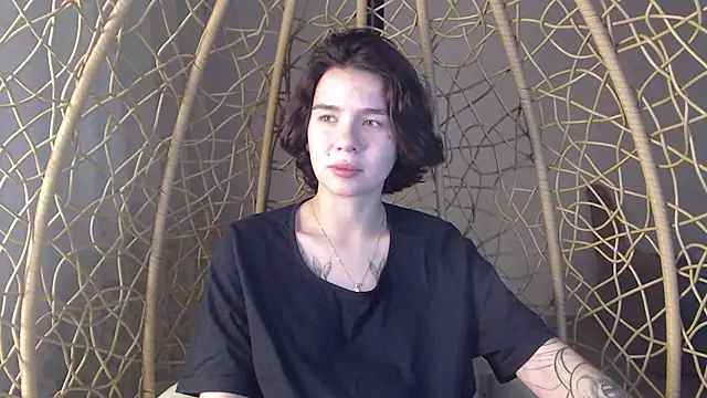 Snapshot of Anna-Sun chatting on 10/15/25, 05:13 Anna-Sun online show from 10/15/25, 05:13