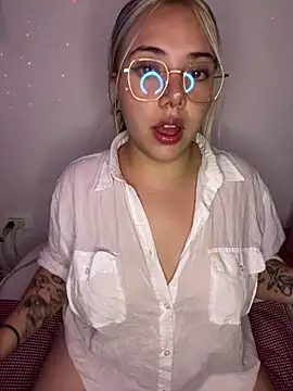 Snapshot of _ivyginger chatting on 02/01/26, 04:11 ivyginger online show from 02/01/26, 04:11