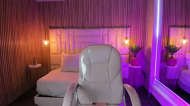 MelanieHillss online show from 11/25/25, 04:45