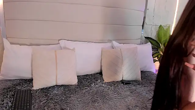 MelanieHillss online show from 02/14/26, 08:38