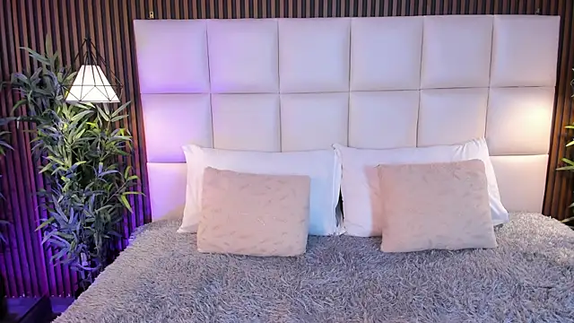 MelanieHillss online show from 04/01/26, 04:35