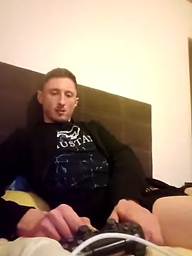 Snapshot of dmuck chatting on 02/13/25, 09:06 dmuck online show from 02/13/25, 09:06