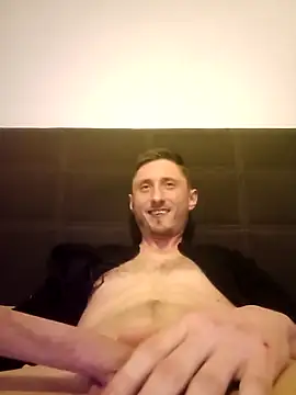 Snapshot of dmuck chatting on 02/14/25, 12:09 dmuck online show from 02/14/25, 12:09