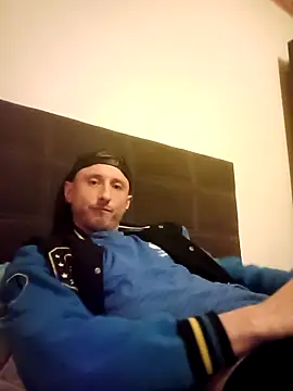 Snapshot of dmuck chatting on 02/19/25, 06:54 dmuck online show from 02/19/25, 06:54