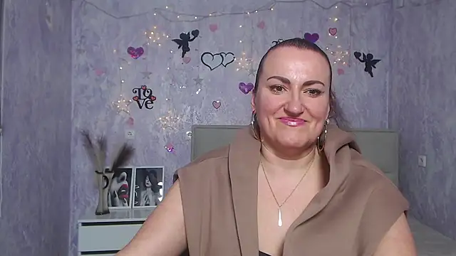 DianaMGG online show from 03/09/25, 03:05