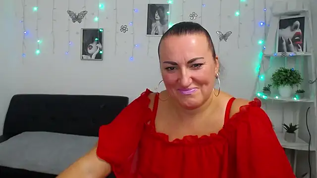 DianaMGG online show from 10/01/25, 05:57