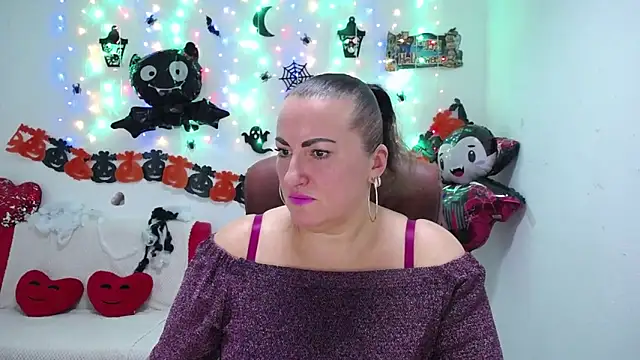 DianaMGG online show from 10/18/25, 05:14