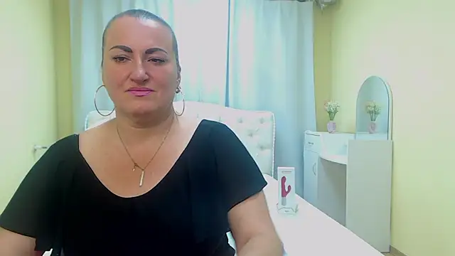 DianaMGG online show from 05/28/26, 05:27