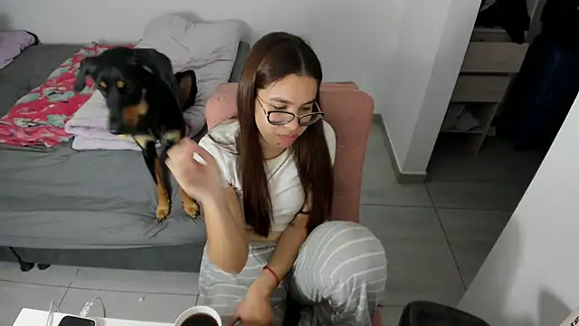 Greciaruiz  online show from 04/28/26, 02:27