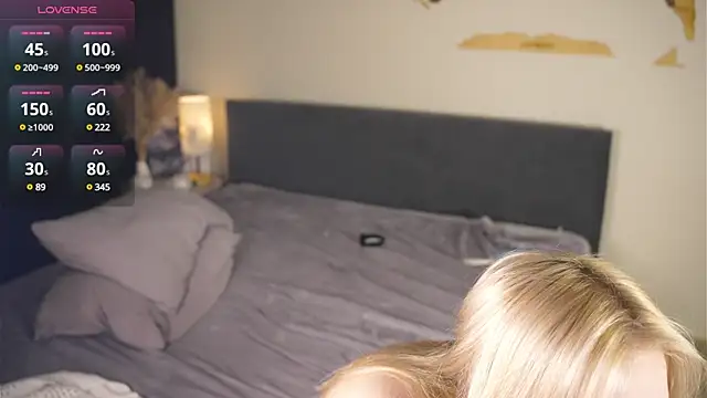 Snapshot of EdlaHewell chatting on 03/06/25, 05:00 EdlaHewell online show from 03/06/25, 05:00