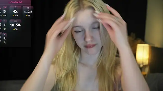 Snapshot of EdlaHewell chatting on 03/13/25, 01:07 EdlaHewell online show from 03/13/25, 01:07