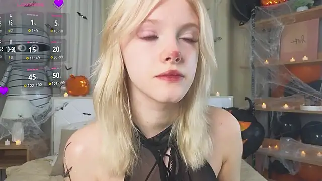 Snapshot of EdlaHewell chatting on 10/31/25, 01:28 EdlaHewell online show from 10/31/25, 01:28