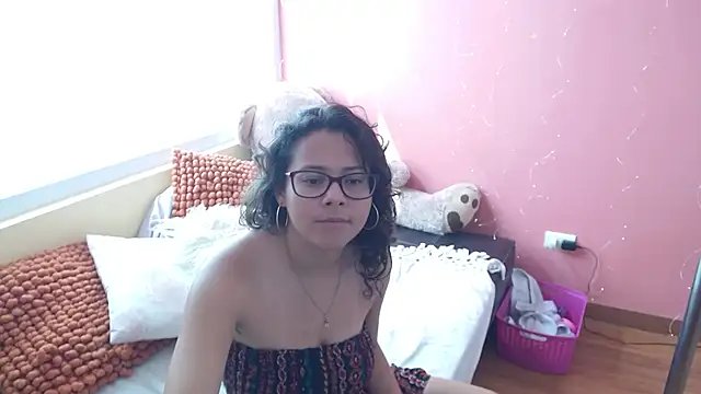 Snapshot of morahaze chatting on 12/29/24, 02:10 morahaze online show from 12/29/24, 02:10