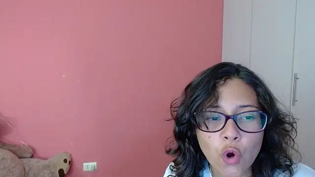 Snapshot of morahaze chatting on 01/24/25, 01:24 morahaze online show from 01/24/25, 01:24