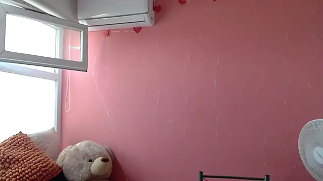 Snapshot of morahaze chatting on 02/19/25, 05:27 morahaze online show from 02/19/25, 05:27