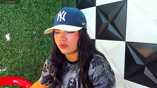 Snapshot of melany_rouse18 chatting on 10/23/25, 12:43 melany rouse18 online show from 10/23/25, 12:43