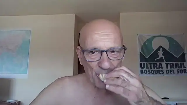 Snapshot of llopaco chatting on 09/13/25, 11:10 llopaco online show from 09/13/25, 11:10