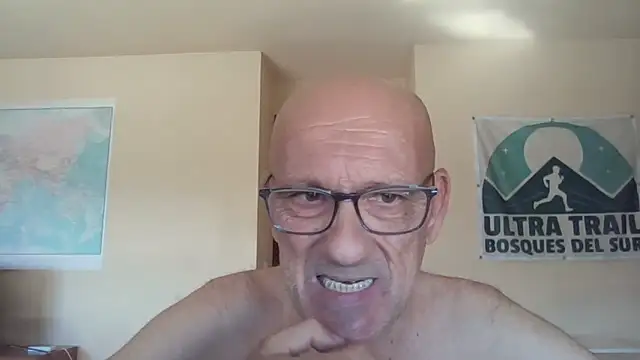 Snapshot of llopaco chatting on 09/14/25, 09:52 llopaco online show from 09/14/25, 09:52