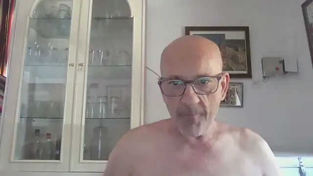 Snapshot of llopaco chatting on 09/15/25, 12:16 llopaco online show from 09/15/25, 12:16