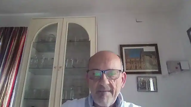 Snapshot of llopaco chatting on 10/16/25, 01:23 llopaco online show from 10/16/25, 01:23