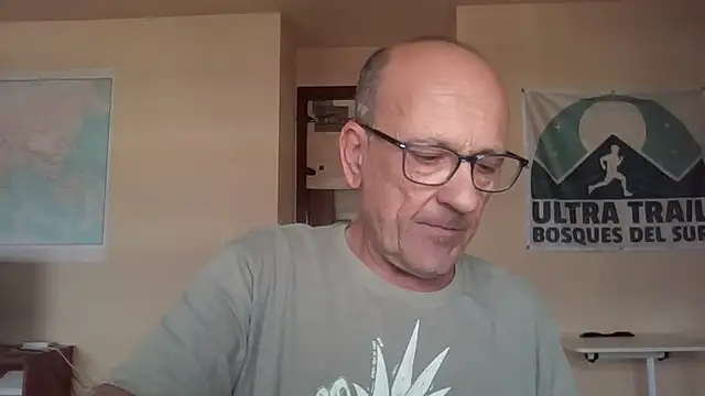 Snapshot of llopaco chatting on 10/19/25, 12:50 llopaco online show from 10/19/25, 12:50