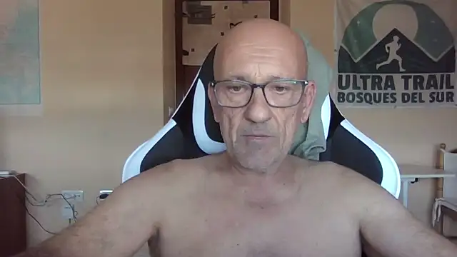 Snapshot of llopaco chatting on 10/25/25, 10:56 llopaco online show from 10/25/25, 10:56