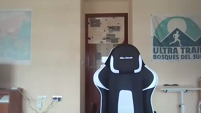 Snapshot of llopaco chatting on 11/15/25, 01:18 llopaco online show from 11/15/25, 01:18