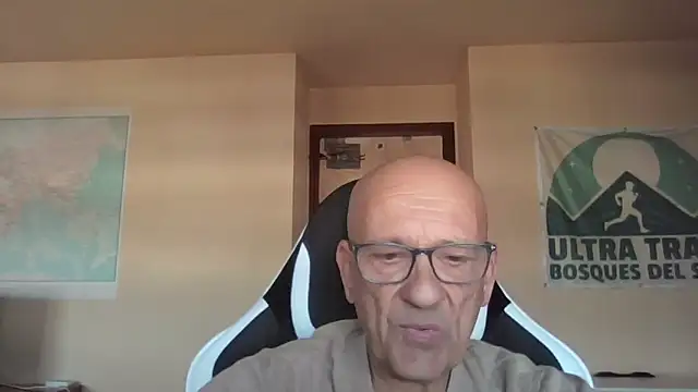 Snapshot of llopaco chatting on 11/19/25, 12:38 llopaco online show from 11/19/25, 12:38