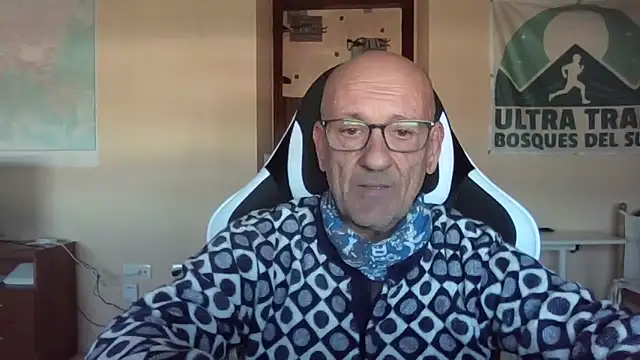 Snapshot of llopaco chatting on 11/22/25, 12:37 llopaco online show from 11/22/25, 12:37