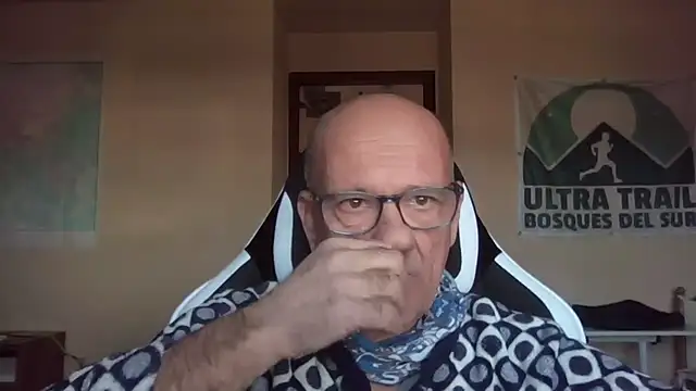 Snapshot of llopaco chatting on 11/29/25, 11:35 llopaco online show from 11/29/25, 11:35