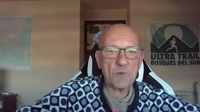 Snapshot of llopaco chatting on 12/17/25, 12:22 llopaco online show from 12/17/25, 12:22