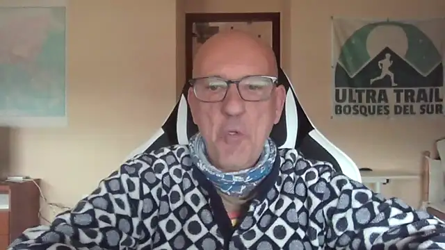 Snapshot of llopaco chatting on 12/19/25, 01:51 llopaco online show from 12/19/25, 01:51