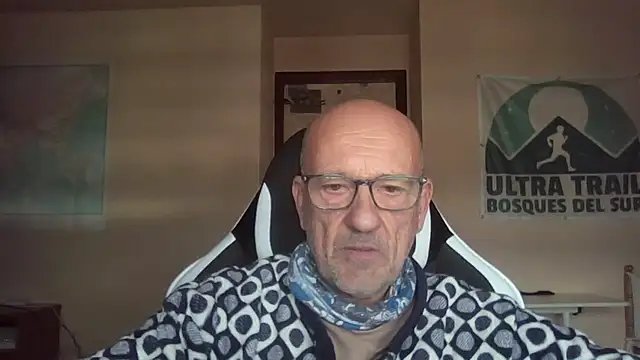 Snapshot of llopaco chatting on 12/22/25, 12:57 llopaco online show from 12/22/25, 12:57