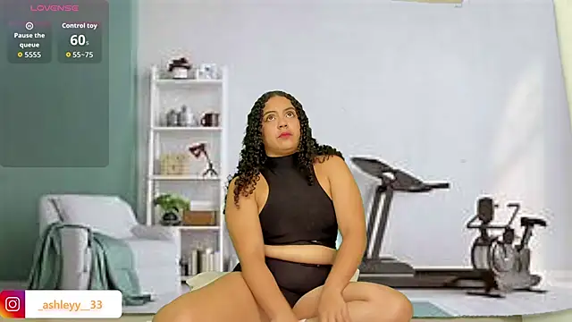  Ashley 33 online show from 10/18/25, 08:20