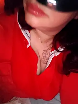 Snapshot of Loly2025 chatting on 12/17/25, 04:18 Loly2025 online show from 12/17/25, 04:18