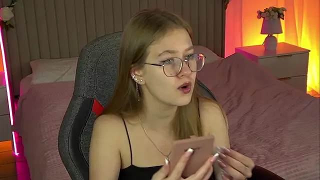 EveMundie online show from 10/22/25, 06:35