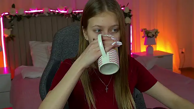 EveMundie online show from 12/23/25, 09:51