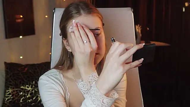 EveMundie online show from 04/18/26, 06:39