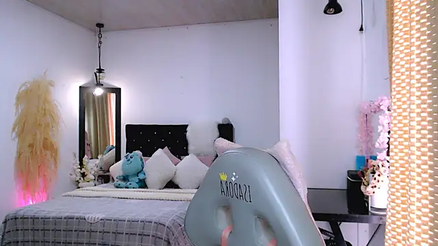 Snapshot of nilam_valker chatting on 02/15/25, 06:23 nilam valker online show from 02/15/25, 06:23